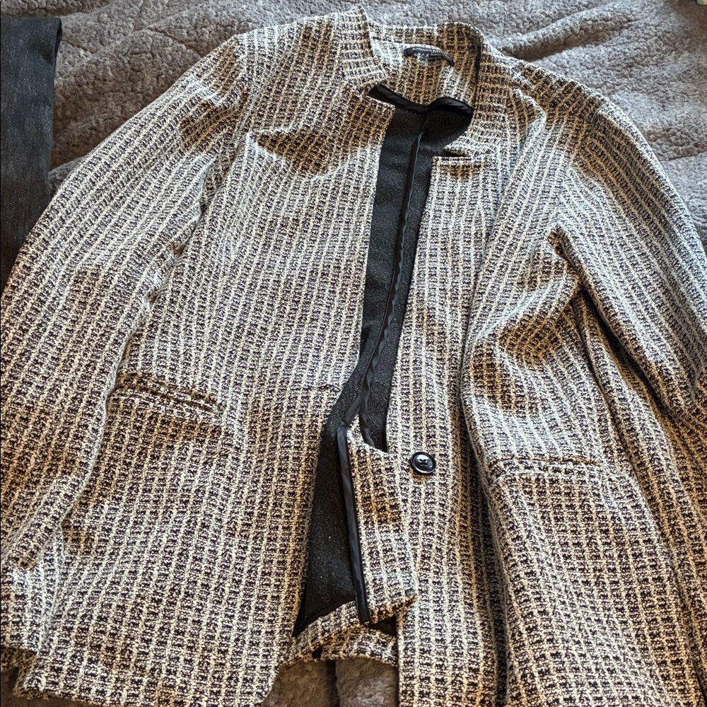 Elegant Banana Republic Black and White Women's Blazer
